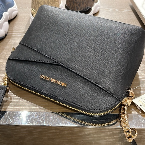 MICHAEL KORS 
Jet Set Travel Medium Dome Crossbody Bag XCROSS XBODY
Black 
NWT - Picture 8 of 16